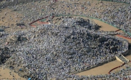 H&agrave;ng triệu người Hồi gi&aacute;o leo n&uacute;i h&agrave;nh hương ở Arab Saudi