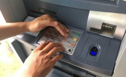 NHNN y&ecirc;u cầu giảm hạn mức r&uacute;t tiền qua ATM v&agrave;o đ&ecirc;m khuya