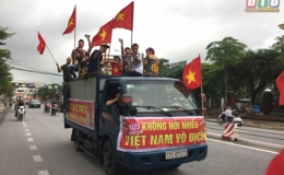 Người h&acirc;m mộ Th&aacute;i B&igrave;nh h&aacute;o hức trước giờ b&oacute;ng lăn