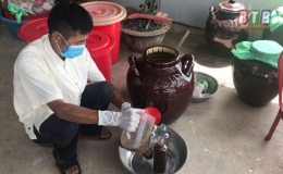 X&atilde; Hồng Tiến sản xuất tr&ecirc;n 10 ngh&igrave;n l&iacute;t mắm c&aacute;y 1 năm