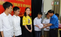 Tuy&ecirc;n dương 180 học sinh đạt th&agrave;nh t&iacute;ch cao trong học tập