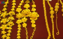 Gi&aacute; v&agrave;ng trong nước v&agrave; thế giới tiếp tục tăng cao