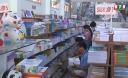 Nhộn nhịp thị trường s&aacute;ch gi&aacute;o khoa đầu năm học mới