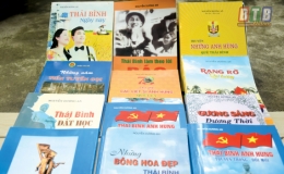 Bạn gi&agrave; - b&uacute;t sắc