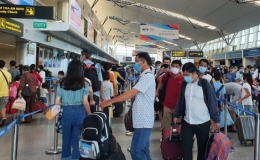 Hỗ trợ du kh&aacute;ch đang mắc kẹt rời Đ&agrave; Nẵng