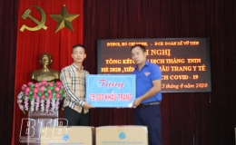 Huyện đo&agrave;n Vũ Thư v&agrave; Đo&agrave;n x&atilde; Vũ Tiến tiếp nhận 37.500 khẩu trang y tế