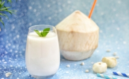 Sinh tố dừa củ năng thơm ngon, ngọt m&aacute;t