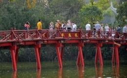 Th&aacute;ng 8, kh&aacute;ch du lịch vẫn giảm mạnh do ảnh hưởng của dịch Covid-19