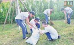 Thi đua l&agrave;m theo 5 điều B&aacute;c Hồ dạy