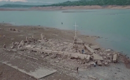 Thị trấn cổ nổi l&ecirc;n sau 50 năm ch&igrave;m dưới nước