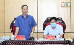 Thường trực HĐND tỉnh nghe v&agrave; cho &yacute; kiến v&agrave;o c&aacute;c tờ tr&igrave;nh của UBND tỉnh