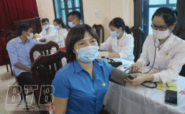 Li&ecirc;n đo&agrave;n Lao động huyện Quỳnh Phụ tổ chức kh&aacute;m sức khỏe cho c&aacute;n bộ c&ocirc;ng đo&agrave;n