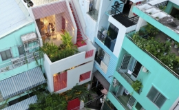 Thiết kế 3 giếng trời, nh&agrave; S&agrave;i G&ograve;n l&ecirc;n b&aacute;o Mỹ sau cải tạo