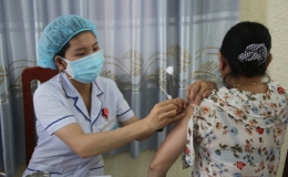 Bộ Y tế: C&ograve;n 5 địa phương c&oacute; tỷ lệ ti&ecirc;m mũi 4 vaccine ph&ograve;ng COVID-19 cho người tr&ecirc;n 18 tuổi dưới 28%