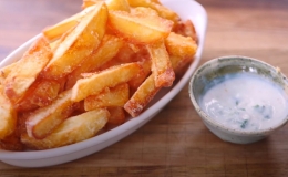 C&aacute;ch l&agrave;m m&oacute;n khoai t&acirc;y chi&ecirc;n si&ecirc;u gi&ograve;n