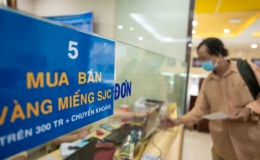 Gi&aacute; v&agrave;ng h&ocirc;m nay 15/8: &Aacute;p lực l&atilde;i suất, v&agrave;ng tăng thẳng đứng