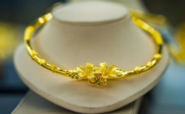 Gi&aacute; v&agrave;ng h&ocirc;m nay 28/8: V&agrave;ng giảm kh&ocirc;ng phanh, cả tuần g&acirc;y sốc