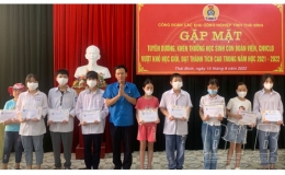 Khen thưởng, động vi&ecirc;n con đo&agrave;n vi&ecirc;n c&ocirc;ng đo&agrave;n, người lao động học giỏi, vượt kh&oacute; học giỏi 