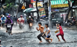 Mưa lớn khắp cả nước, đề ph&ograve;ng tố lốc v&agrave; gi&oacute; giật mạnh