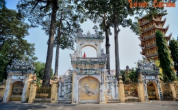 Những điều đặc biệt ở ng&ocirc;i ch&ugrave;a nổi tiếng nhất B&igrave;nh Dương