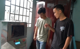 Sinh vi&ecirc;n chế tạo m&aacute;y giặt n&oacute;n bảo hiểm tự động