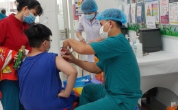 T&igrave;nh h&igrave;nh ti&ecirc;m chủng vaccine ph&ograve;ng COVID-19
