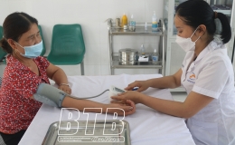 B&agrave;i 8: Tăng cường nh&acirc;n lực, cơ sở vật chất cho tuyến y tế cơ sở