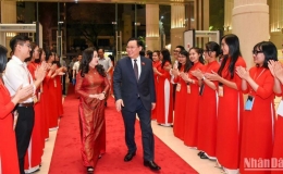 Chủ tịch Quốc hội Vương Đ&igrave;nh Huệ dự Chương tr&igrave;nh nghệ thuật đặc biệt &ldquo;Nắng Ba Đ&igrave;nh&rdquo;