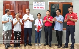Kh&aacute;nh th&agrave;nh nh&agrave; t&igrave;nh thương &ldquo;Tiếp sức đến trường&rdquo;