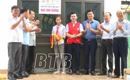  Kh&aacute;nh th&agrave;nh nh&agrave; t&igrave;nh thương &ldquo;Tiếp sức đến trường&rdquo;