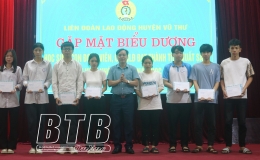  LĐLĐ huyện Vũ Thư: Tuy&ecirc;n dương, khen thưởng 148 học sinh đạt th&agrave;nh t&iacute;ch cao trong học tập