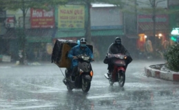 Mưa d&ocirc;ng k&eacute;o d&agrave;i ở nhiều khu vực tr&ecirc;n cả nước