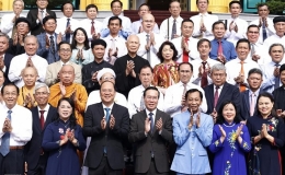 Những chức sắc, chức việc c&aacute;c t&ocirc;n gi&aacute;o, tr&iacute; thức, người ti&ecirc;u biểu l&agrave; cầu nối gắn kết &yacute; Đảng, l&ograve;ng d&acirc;n