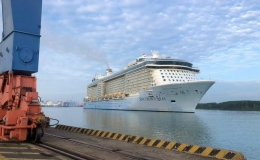 Si&ecirc;u t&agrave;u biển đưa 3.500 du kh&aacute;ch kh&aacute;m ph&aacute; miền Nam