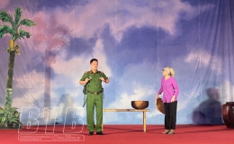 C&ocirc;ng an huyện Tiền Hải phối hợp tổ chức chương tr&igrave;nh nghệ thuật phục vụ c&aacute;n bộ, chiến sĩ v&agrave; nh&acirc;n d&acirc;n