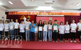 C&ocirc;ng đo&agrave;n ng&agrave;nh x&acirc;y dựng: Khen thưởng con đo&agrave;n vi&ecirc;n, c&ocirc;ng nh&acirc;n vi&ecirc;n chức lao động đạt th&agrave;nh t&iacute;ch cao trong học tập