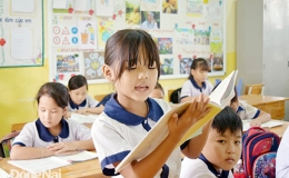 Kh&ocirc;ng để học sinh v&igrave; ho&agrave;n cảnh kh&oacute; khăn m&agrave; kh&ocirc;ng được đến trường