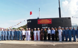 Ph&oacute; Chủ tịch nước V&otilde; Thị &Aacute;nh Xu&acirc;n thăm, động vi&ecirc;n c&aacute;n bộ, chiến sĩ Hải qu&acirc;n v&agrave; qu&acirc;n, d&acirc;n huyện đảo Trường Sa