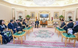 Ph&oacute; Chủ tịch Quốc hội Nguyễn Khắc Định hội kiến Quốc vương v&agrave; ch&agrave;o Chủ tịch Hội đồng Lập ph&aacute;p Brunei