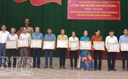 Th&aacute;i B&igrave;nh trao tặng, truy tặng Huy hiệu Đảng cho 2.995 đảng vi&ecirc;n trong đợt 2/9/2024