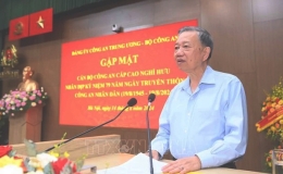 T&ocirc; thắm truyền thống vẻ vang của lực lượng C&ocirc;ng an nh&acirc;n d&acirc;n Việt Nam anh h&ugrave;ng