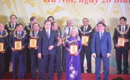 Vinh danh 135 tr&iacute; thức khoa học c&ocirc;ng nghệ ti&ecirc;u biểu 2024