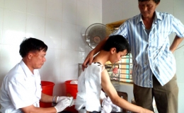 Lương y &ETH;&agrave;o Viết Tho&agrave;n với b&agrave;i thuốc chữa bỏng diệu kỳ

