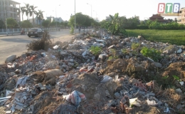 Phường Trần L&atilde;m: B&atilde;i r&aacute;c thải x&acirc;y dựng tự ph&aacute;t g&acirc;y &ocirc; nhiễm m&ocirc;i trường