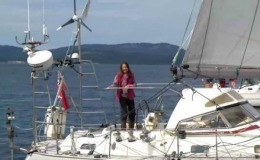 Cụ b&agrave; 77 tuổi lập kỷ lục đi thuyền v&ograve;ng quanh thế giới