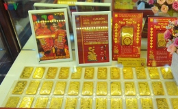 Gi&aacute; v&agrave;ng trong nước v&agrave; thế giới gần bằng nhau