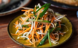 3 c&aacute;ch l&agrave;m dưa gi&aacute; gi&ograve;n chua, thanh m&aacute;t cực đơn giản