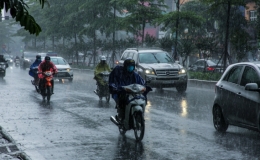 Dự b&aacute;o thời tiết h&ocirc;m nay: Bắc Bộ c&oacute; mưa r&agrave;o v&agrave; d&ocirc;ng