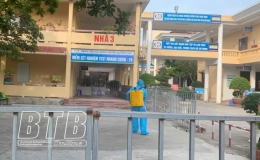 Bệnh viện Đa khoa huyện Quỳnh Phụ triển khai ứng ph&oacute; khi xuất hiện ca dương t&iacute;nh với SARS-CoV-2