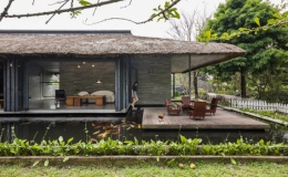 Biệt thự nh&agrave; vườn hệt như một ốc đảo ri&ecirc;ng tư, c&oacute; cả hồ c&aacute; Koi